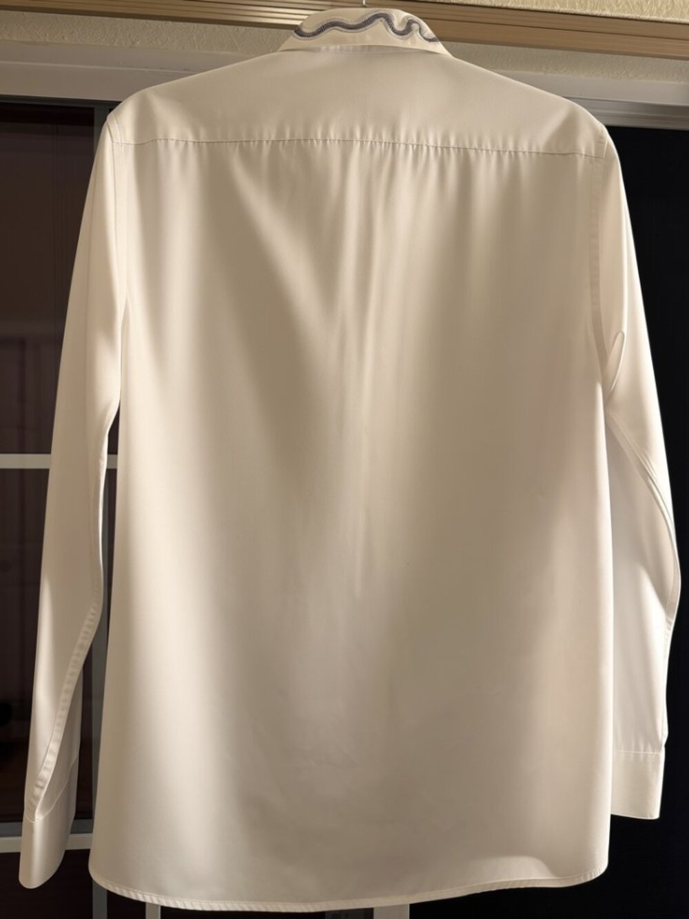 Gucci Men’s White Embroidered Dress Shirt – Made in France – Size Medium - Picture 4 of 8